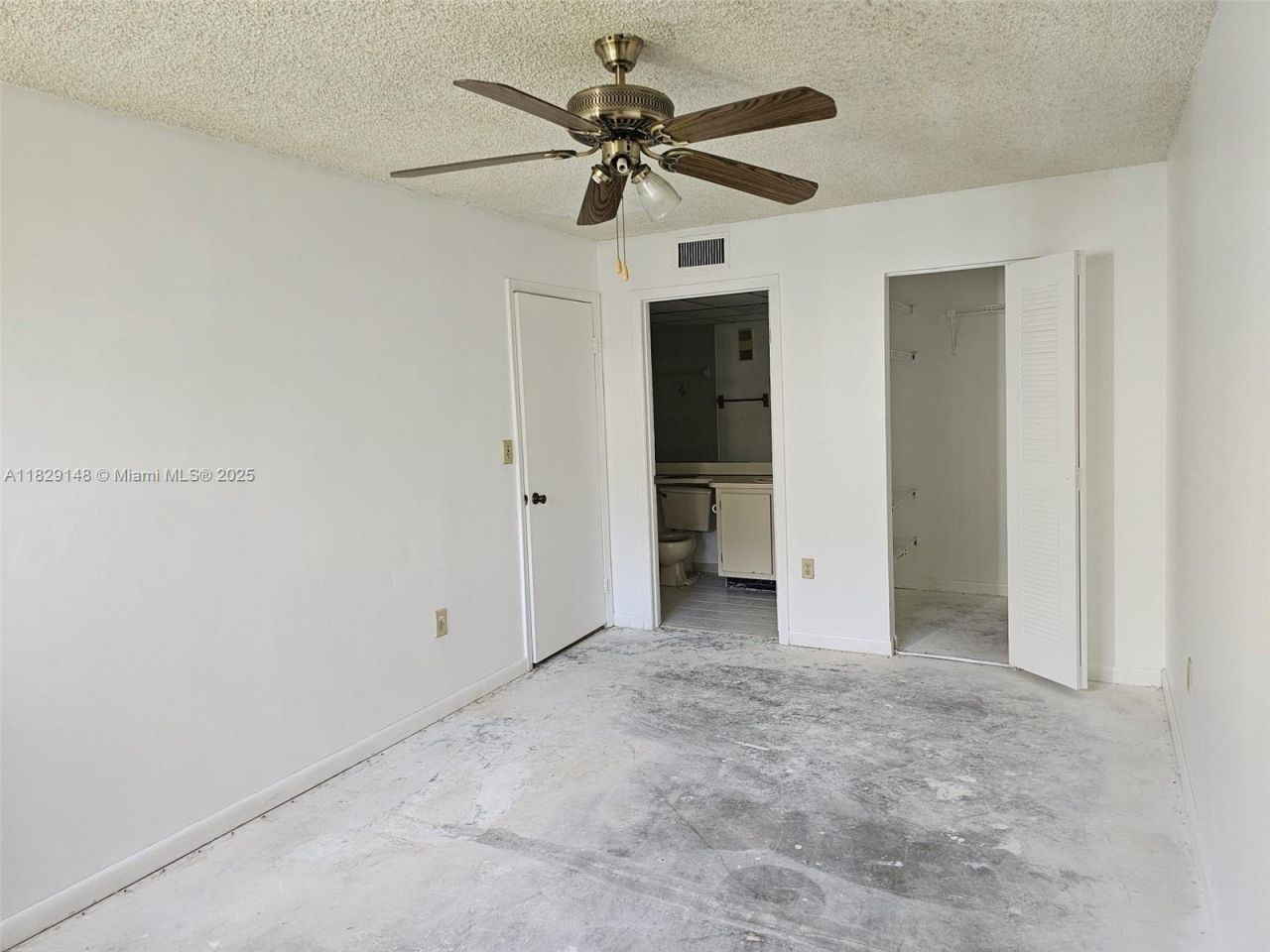 907 NE 199th St, Unit 106, Miami, FL 33179 Photo