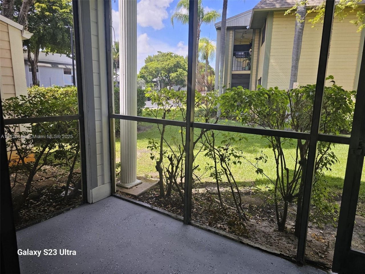 907 NE 199th St, Unit 106, Miami, FL 33179 Photo