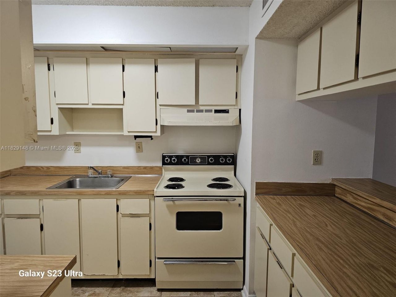 907 NE 199th St, Unit 106, Miami, FL 33179 Photo