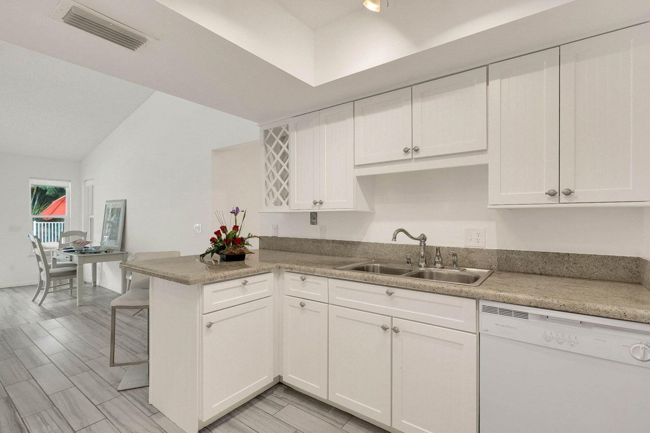 3824 SE Fairway E, Stuart, FL 34997 Photo