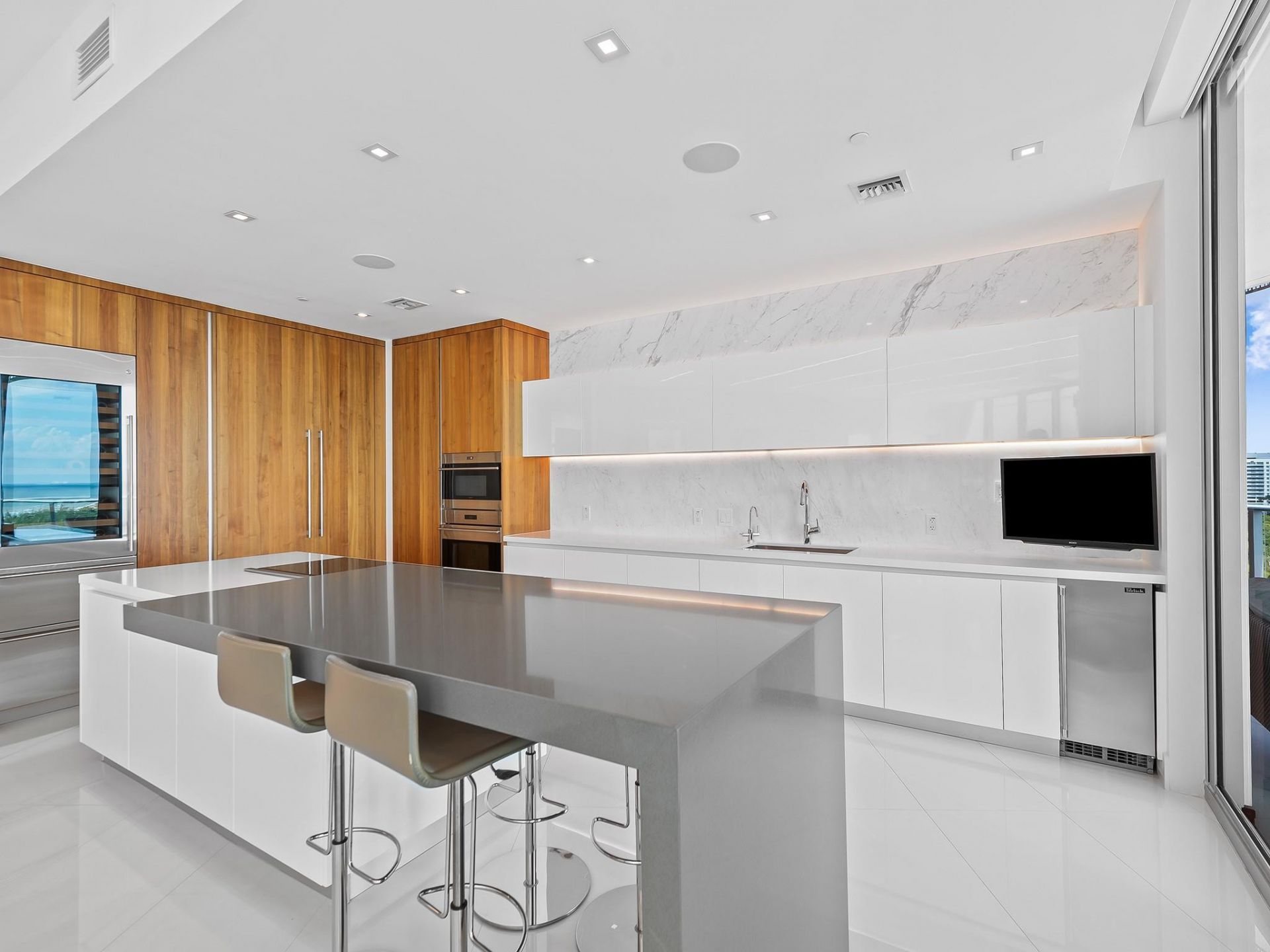 701 N Fort Lauderdale Beach Boulevard, Unit 902, Fort Lauderdale, FL 33304 Photo