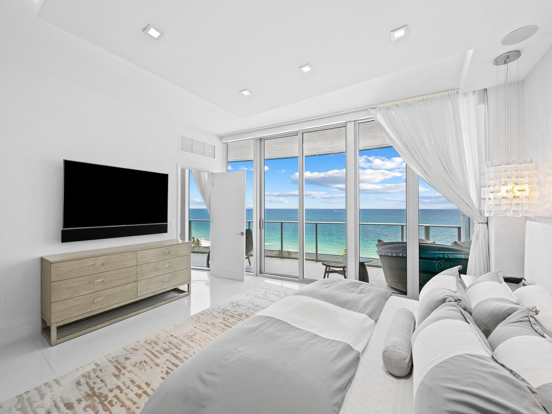 701 N Fort Lauderdale Beach Boulevard, Unit 902, Fort Lauderdale, FL 33304 Photo