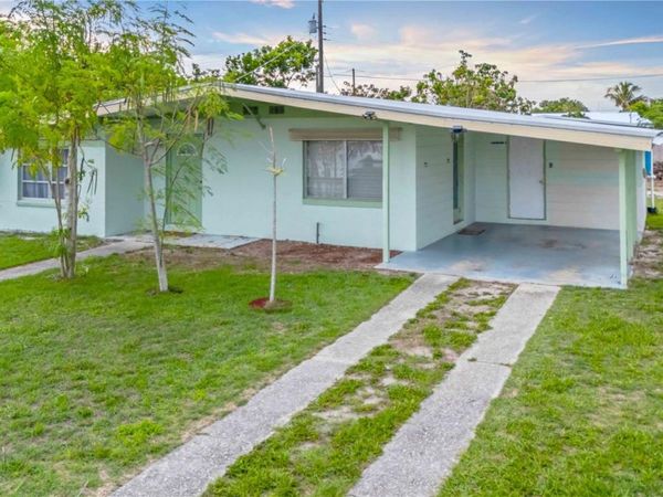 180 PALMETTO CIRCLE NE, PORT CHARLOTTE, FL 33952