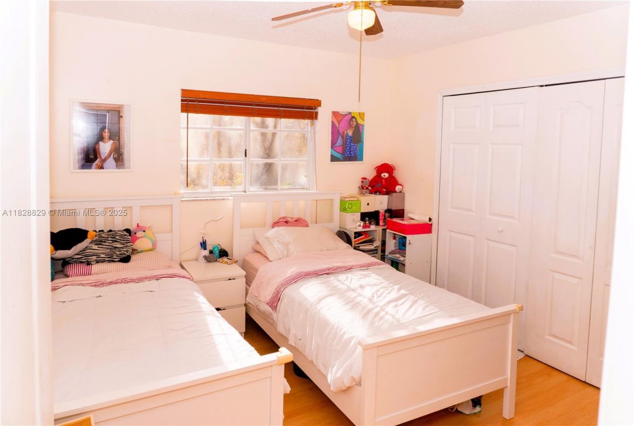 7081 SW 158th Ct, Miami, FL 33193 Photo