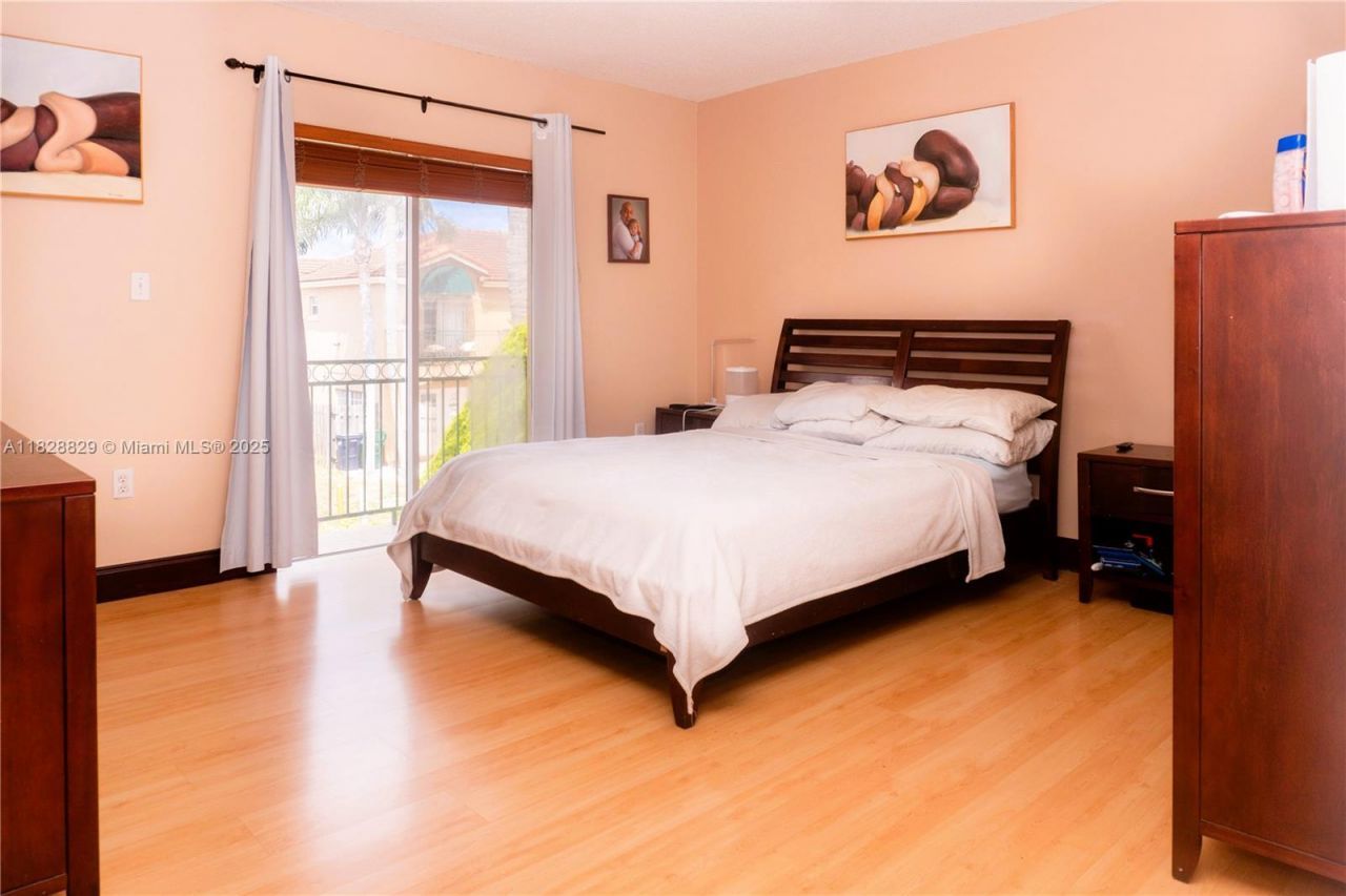 7081 SW 158th Ct, Miami, FL 33193 Photo