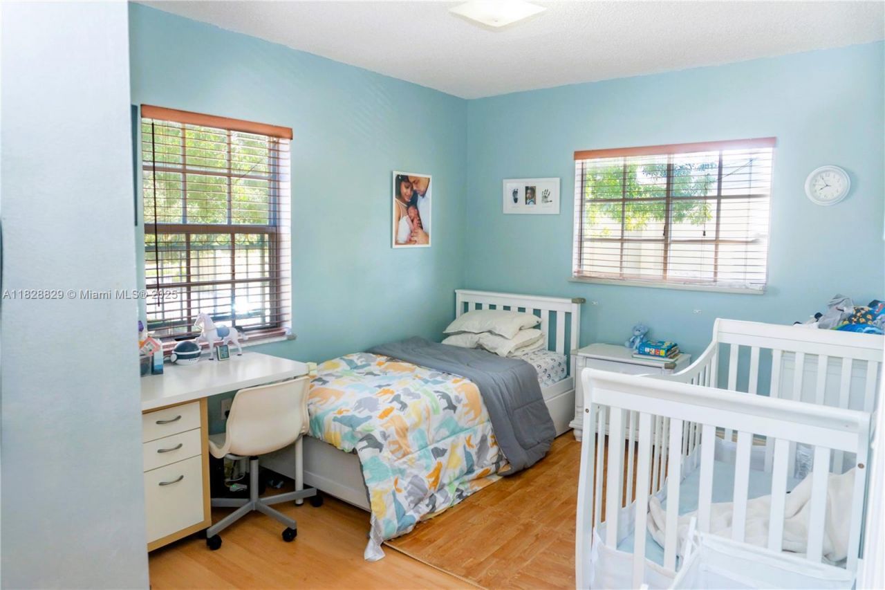 7081 SW 158th Ct, Miami, FL 33193 Photo