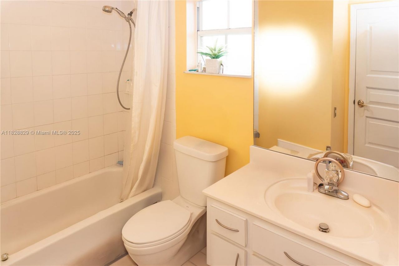 7081 SW 158th Ct, Miami, FL 33193 Photo