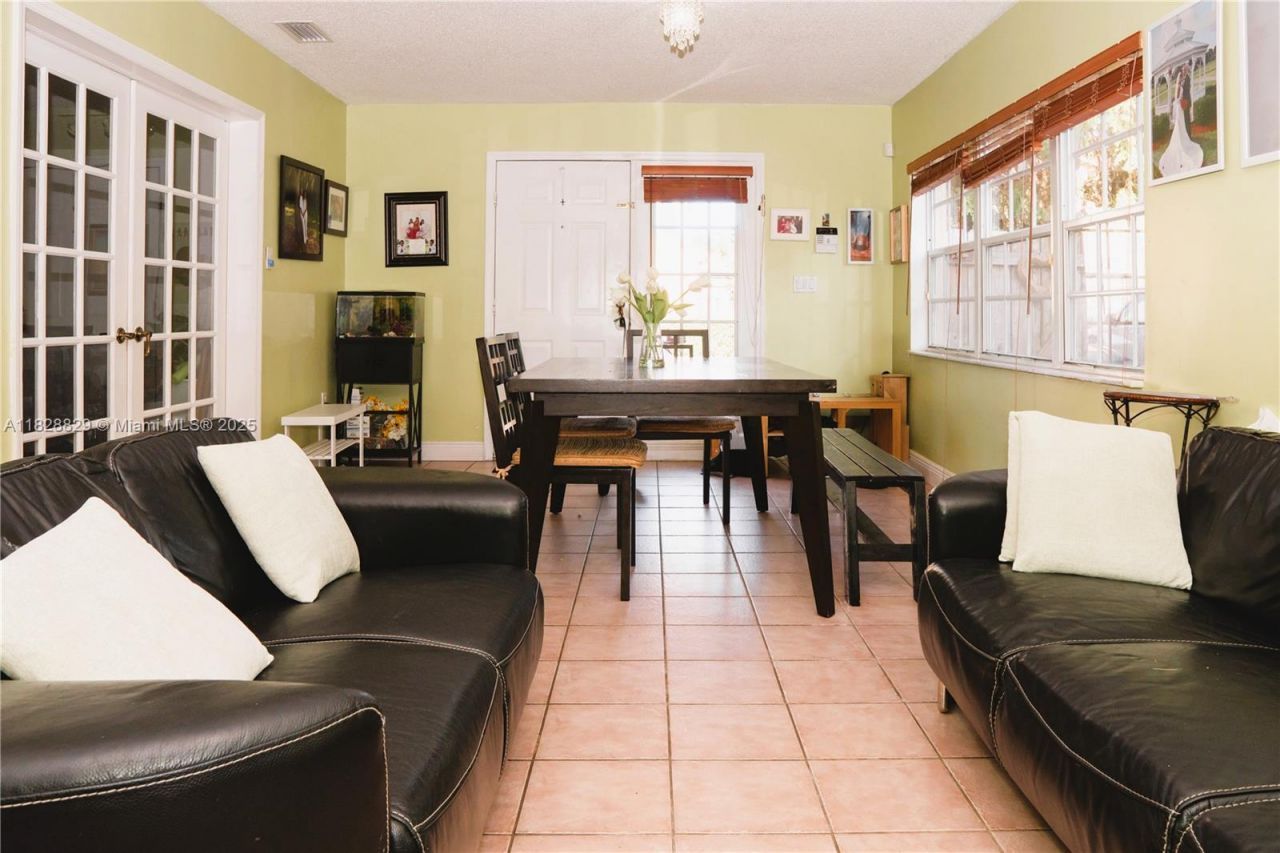 7081 SW 158th Ct, Miami, FL 33193 Photo