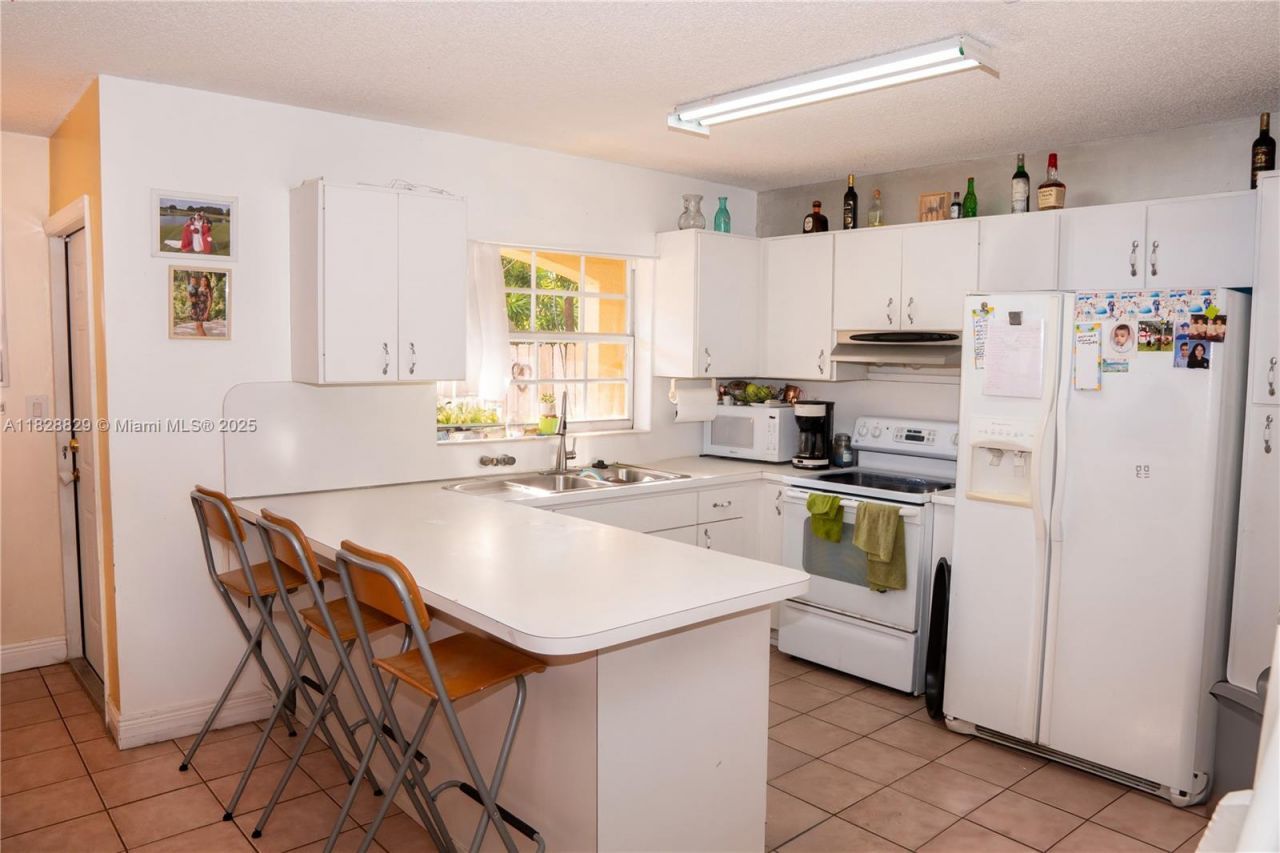 7081 SW 158th Ct, Miami, FL 33193 Photo