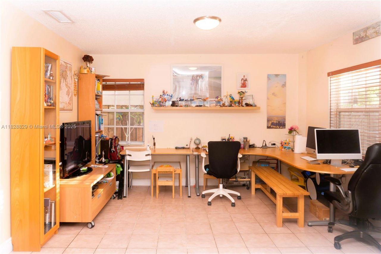 7081 SW 158th Ct, Miami, FL 33193 Photo