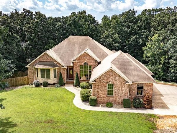 1689 F S Road, Medora, IL 62063