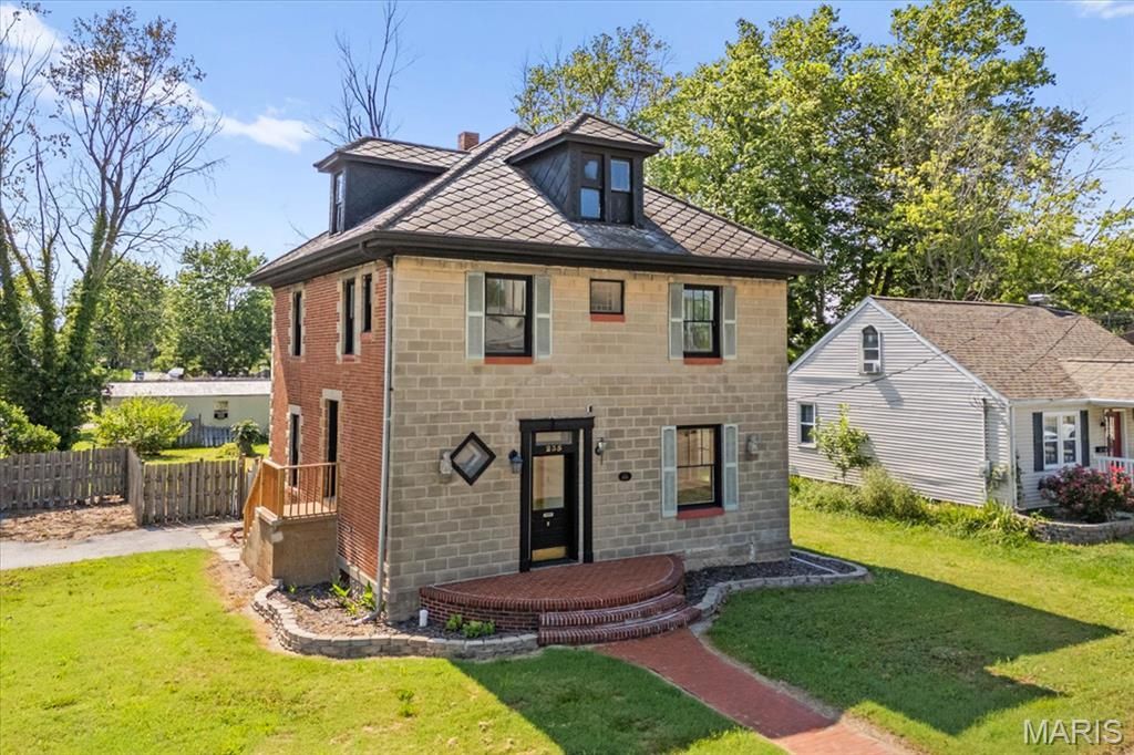 235 N Moore Street, Waterloo, IL 62298 Main Photo