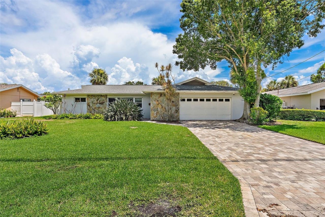 5285 Dover Street Ne, Saint Petersburg, FL 33703 Main Photo