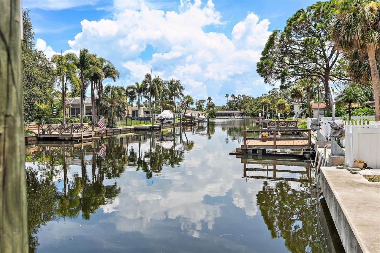 5285 Dover Street Ne, Saint Petersburg, FL 33703 Photo