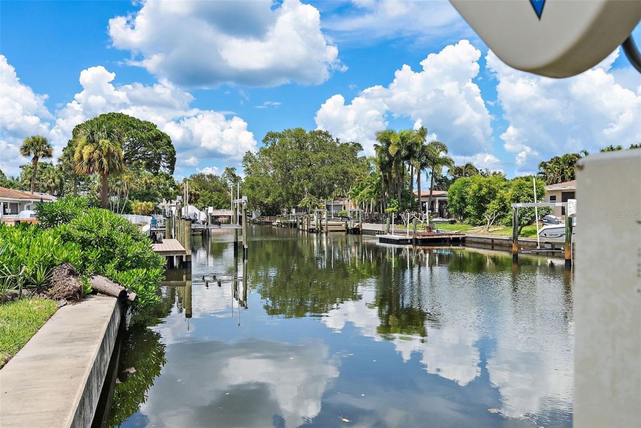 5285 Dover Street Ne, Saint Petersburg, FL 33703 Photo