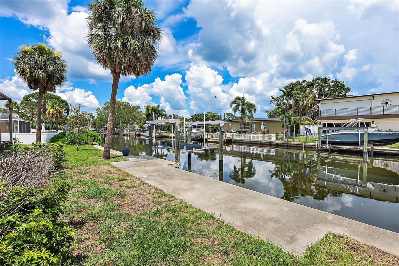 5285 Dover Street Ne, Saint Petersburg, FL 33703 Photo