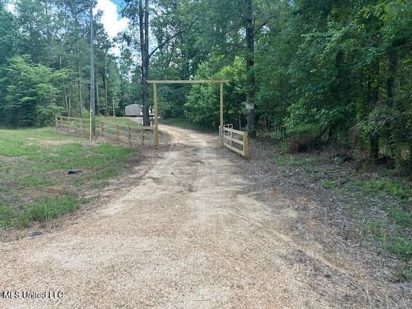 12371 Mcnair Road Nw, Roxie, MS 39661