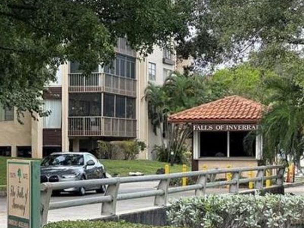 6201 N Falls Circle Dr, Unit 209, Lauderhill, FL 33319