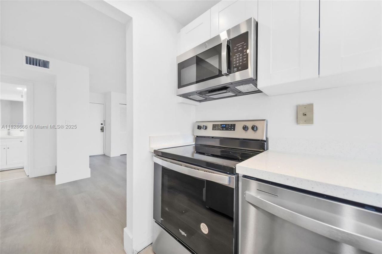 17021 N Bay Rd, Unit 1025, Sunny Isles Beach, FL 33160 Photo