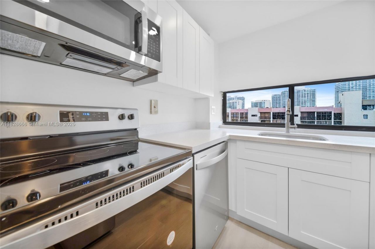 17021 N Bay Rd, Unit 1025, Sunny Isles Beach, FL 33160 Photo