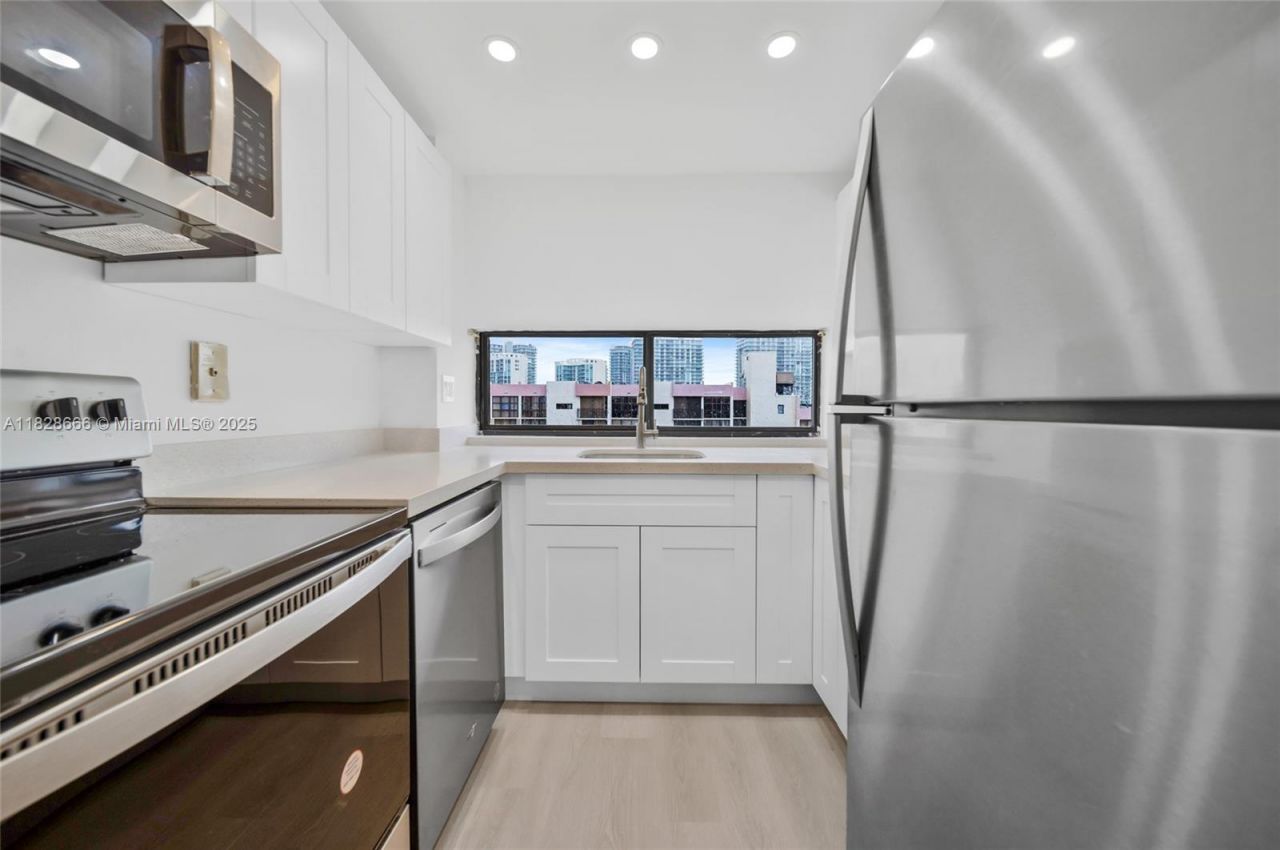 17021 N Bay Rd, Unit 1025, Sunny Isles Beach, FL 33160 Photo