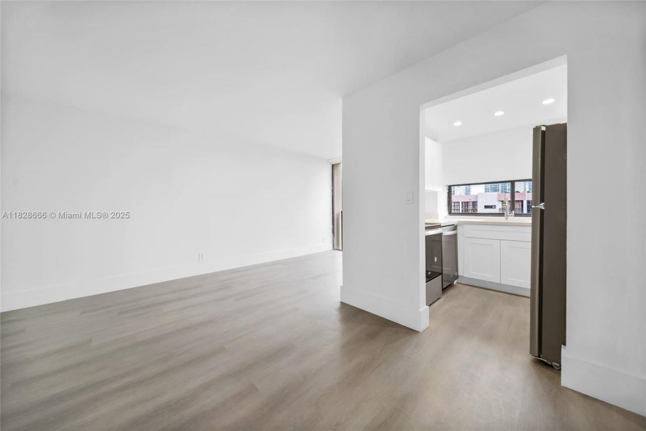 17021 N Bay Rd, Unit 1025, Sunny Isles Beach, FL 33160 Photo