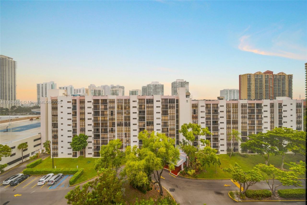 17021 N Bay Rd, Unit 1025, Sunny Isles Beach, FL 33160 Photo