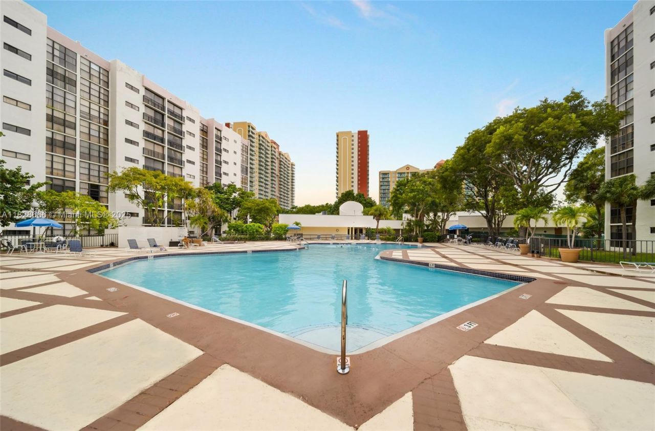 17021 N Bay Rd, Unit 1025, Sunny Isles Beach, FL 33160 Photo
