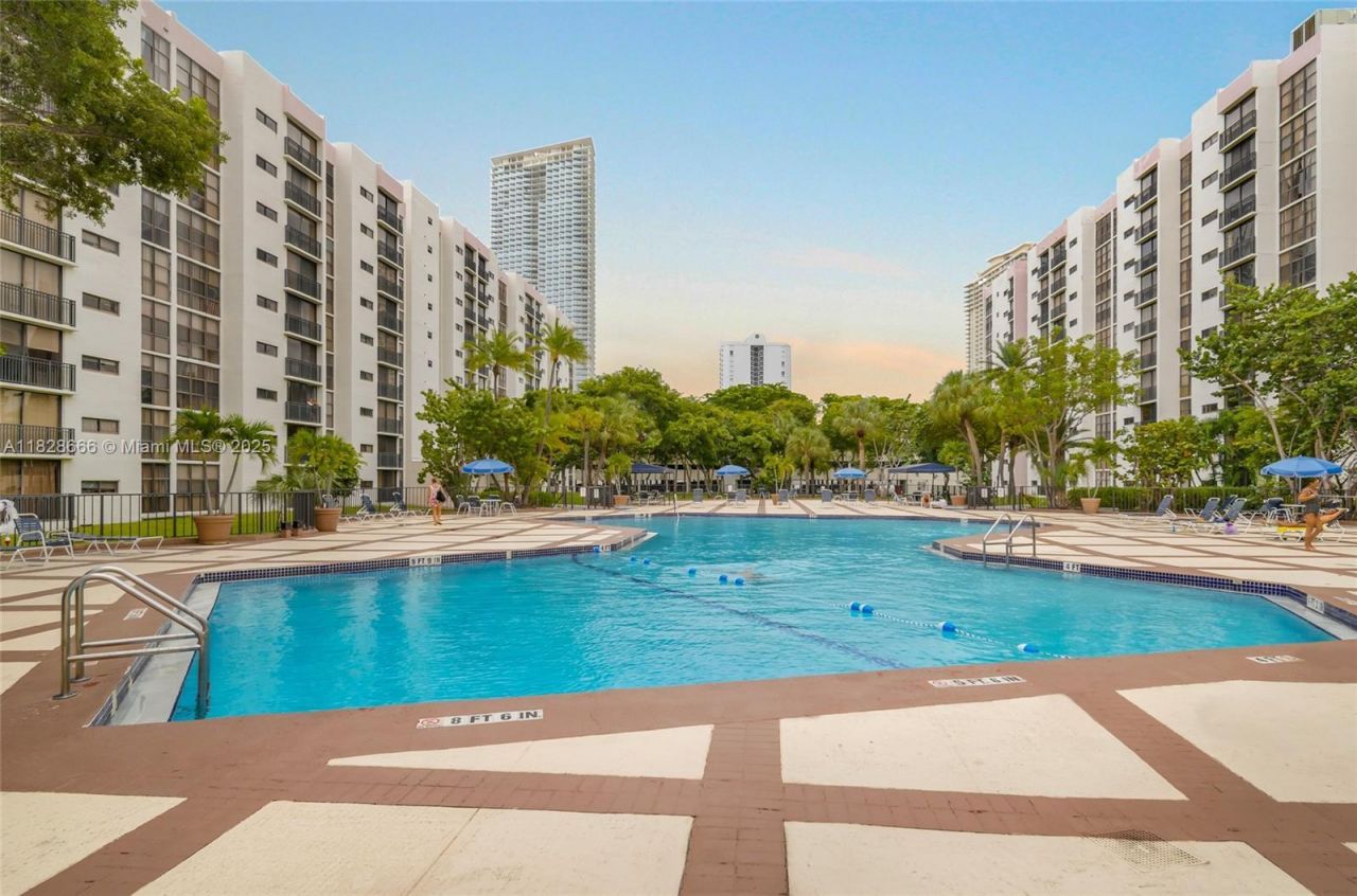 17021 N Bay Rd, Unit 1025, Sunny Isles Beach, FL 33160 Photo