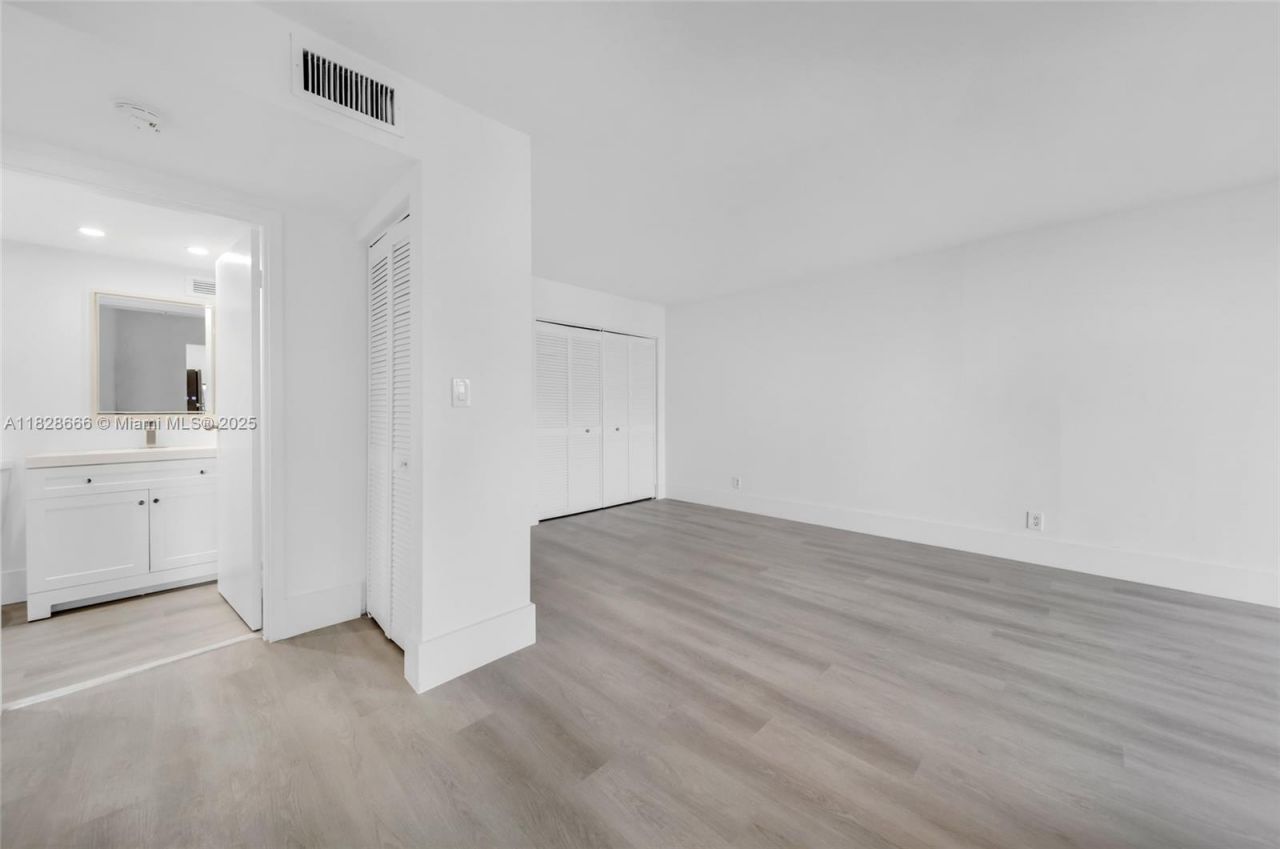 17021 N Bay Rd, Unit 1025, Sunny Isles Beach, FL 33160 Photo