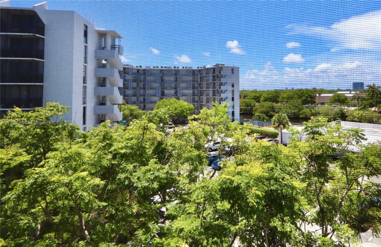 3475 N Country Club Drive, Unit 501, Aventura, FL 33180 Photo