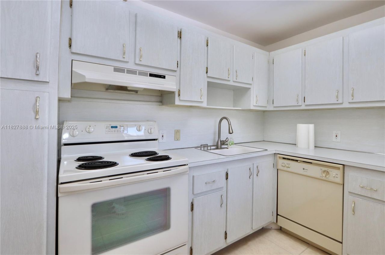 3475 N Country Club Drive, Unit 501, Aventura, FL 33180 Photo