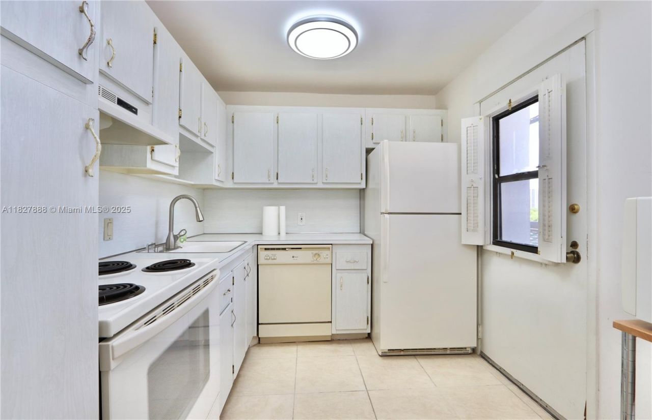 3475 N Country Club Drive, Unit 501, Aventura, FL 33180 Photo