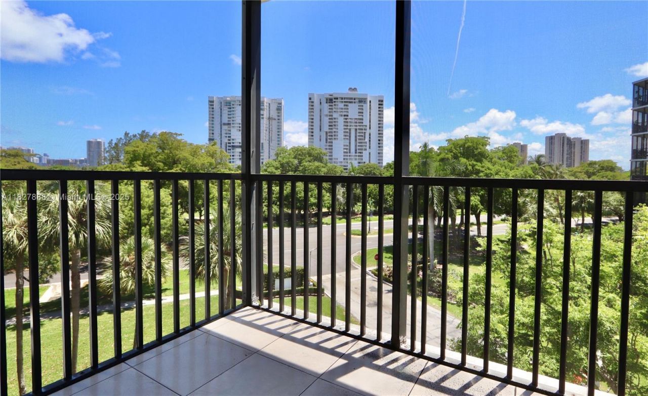 3475 N Country Club Drive, Unit 501, Aventura, FL 33180 Photo