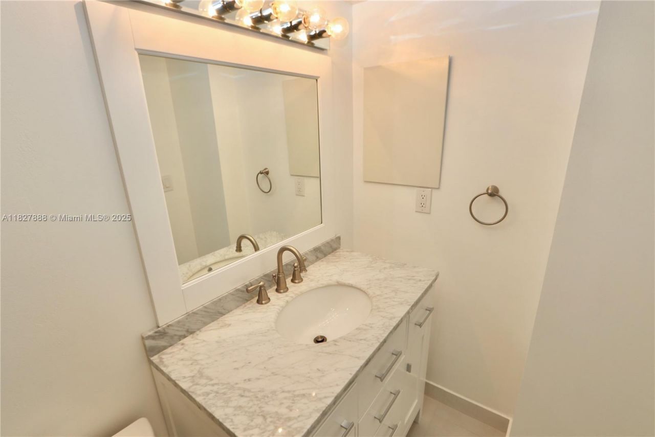 3475 N Country Club Drive, Unit 501, Aventura, FL 33180 Photo