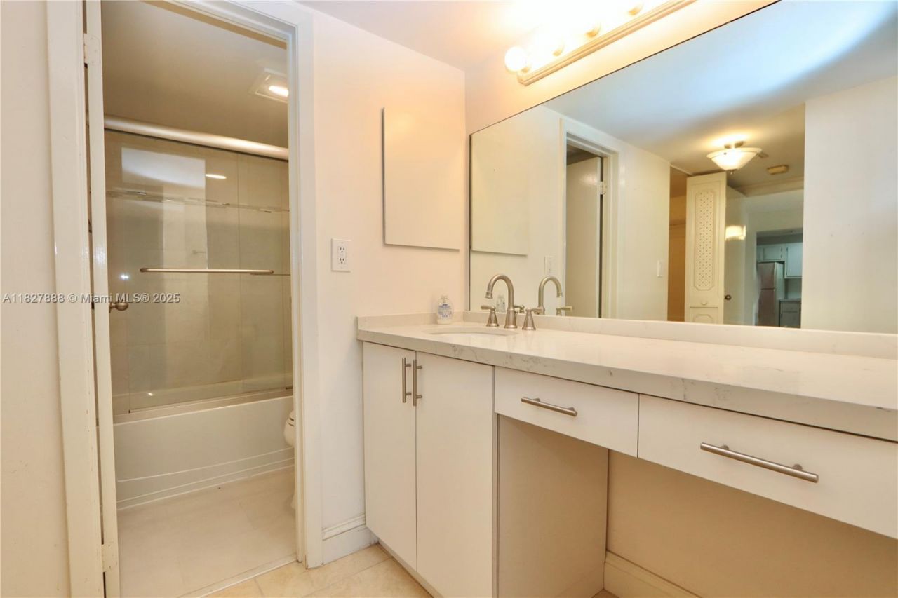 3475 N Country Club Drive, Unit 501, Aventura, FL 33180 Photo