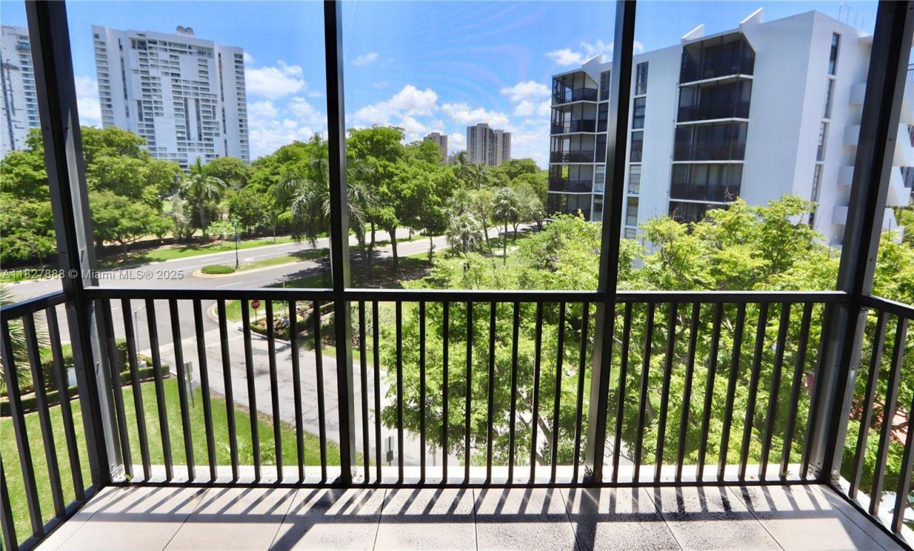 3475 N Country Club Drive, Unit 501, Aventura, FL 33180 Photo
