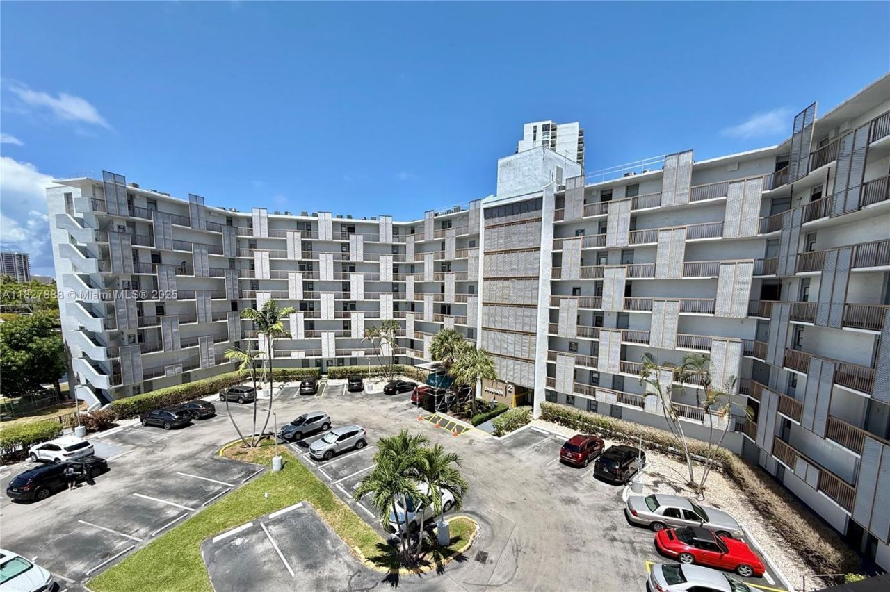 3475 N Country Club Drive, Unit 501, Aventura, FL 33180 Photo