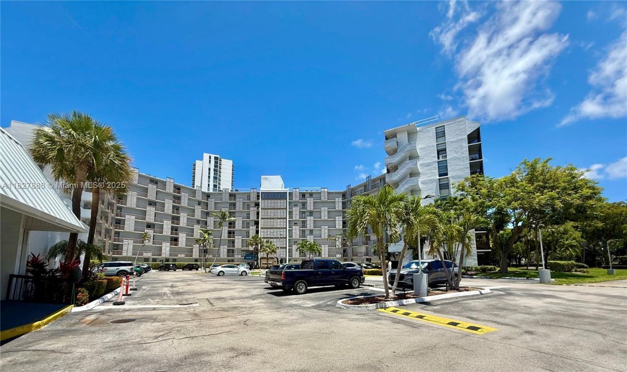 3475 N Country Club Drive, Unit 501, Aventura, FL 33180 Photo