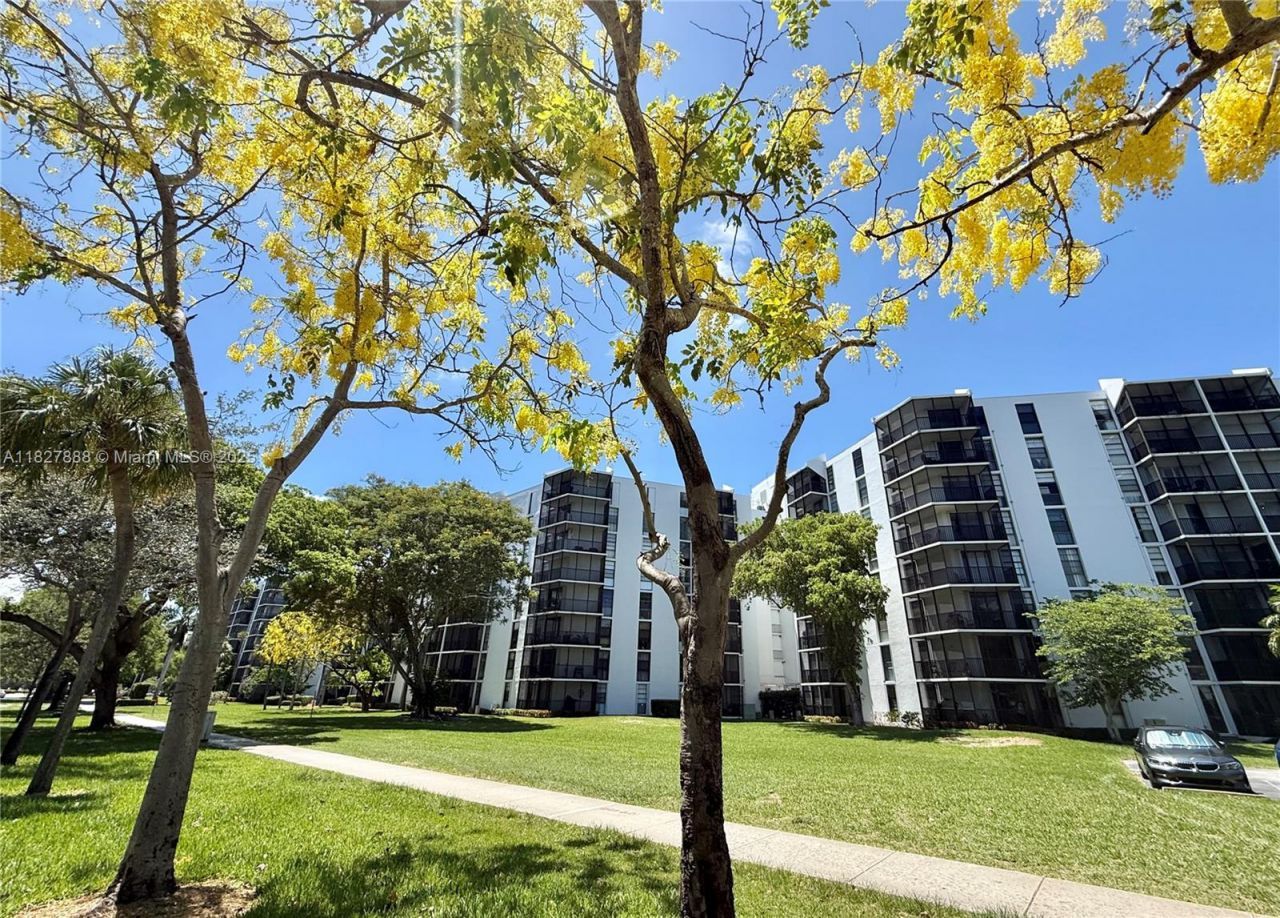 3475 N Country Club Drive, Unit 501, Aventura, FL 33180 Photo