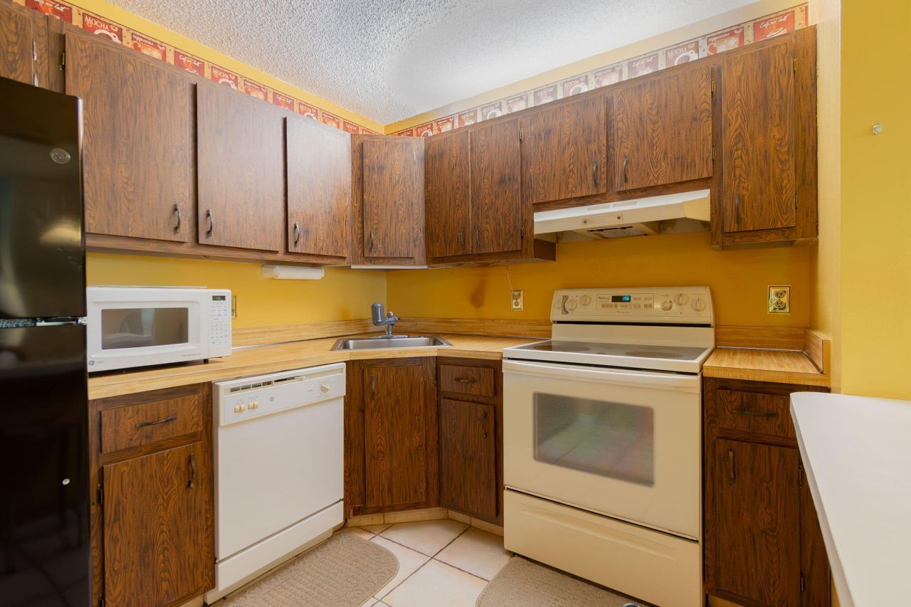 318 Pine Ridge Circle, Unit C2, Greenacres, FL 33463 Photo