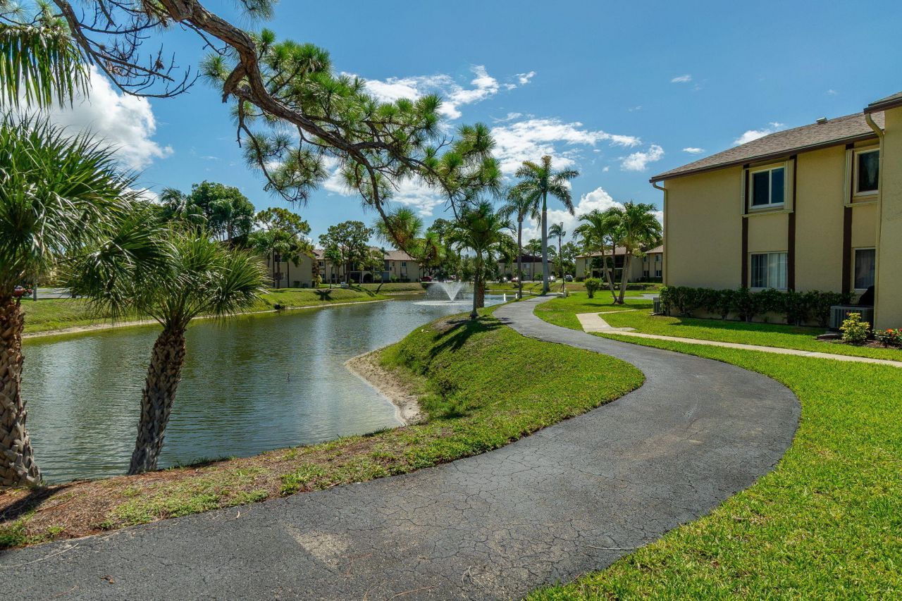 318 Pine Ridge Circle, Unit C2, Greenacres, FL 33463 Photo