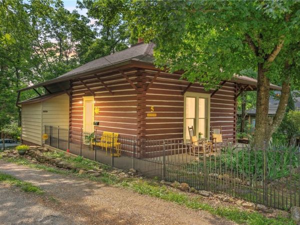 5 Washington Street, Eureka Springs, AR 72632