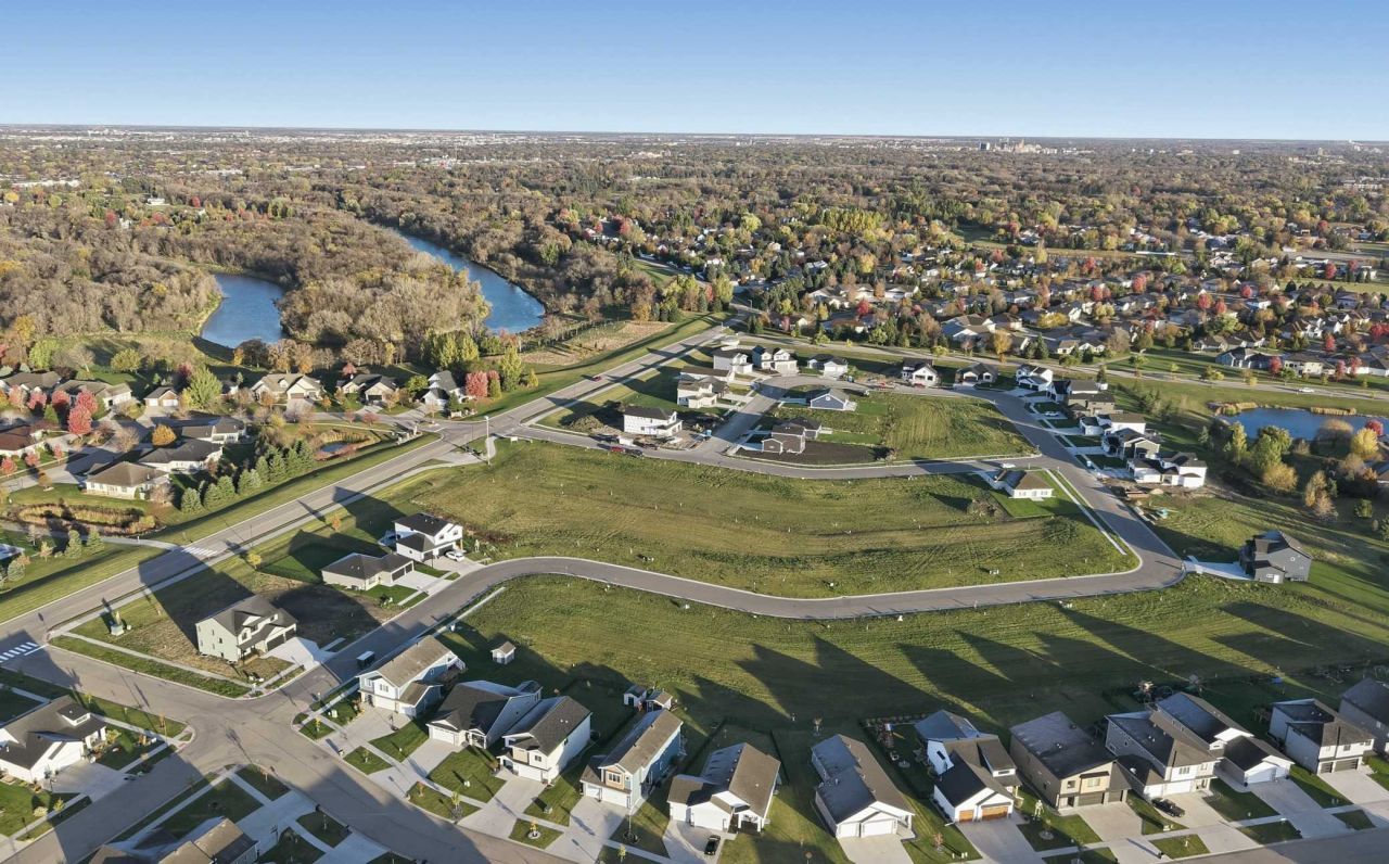 4753 Hampton Loop S, Moorhead, MN 56560 Main Photo