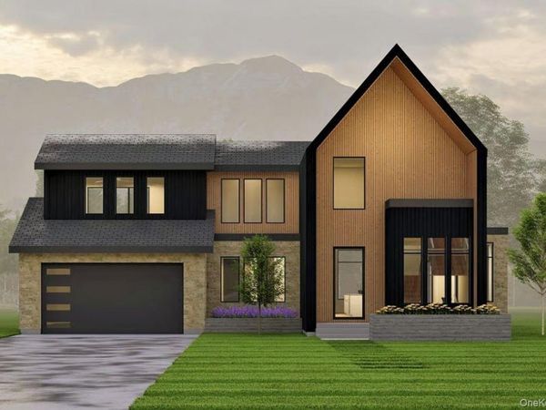 2 Chelsea Road, Hughsonville, NY 12590