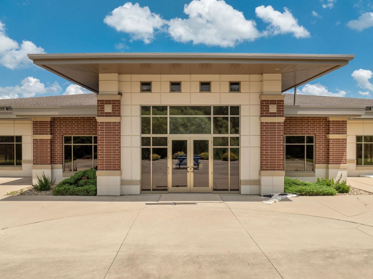 2515 Cyclone Drive, Unit Suite A, Waterloo, IA 50701 Main Photo