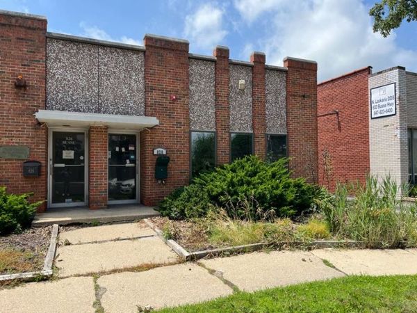 828 N Busse Highway, Park Ridge, IL 60068