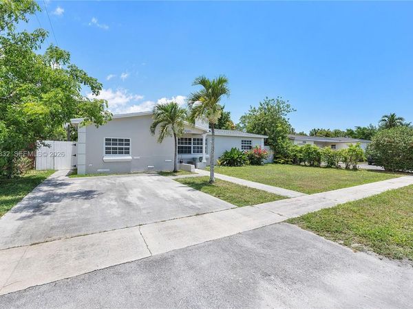 3301 NW 42nd St, Lauderdale Lakes, FL 33309