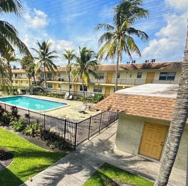 4160 NW 21st St, Unit 215-E, Lauderhill, FL 33313 Main Photo