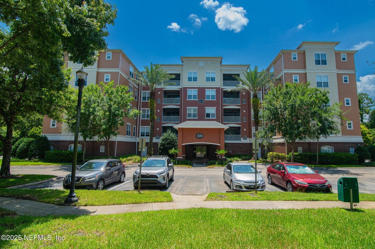 4480 Deerwood Lake Parkway, Unit 353, Jacksonville, FL 32216 Main Photo